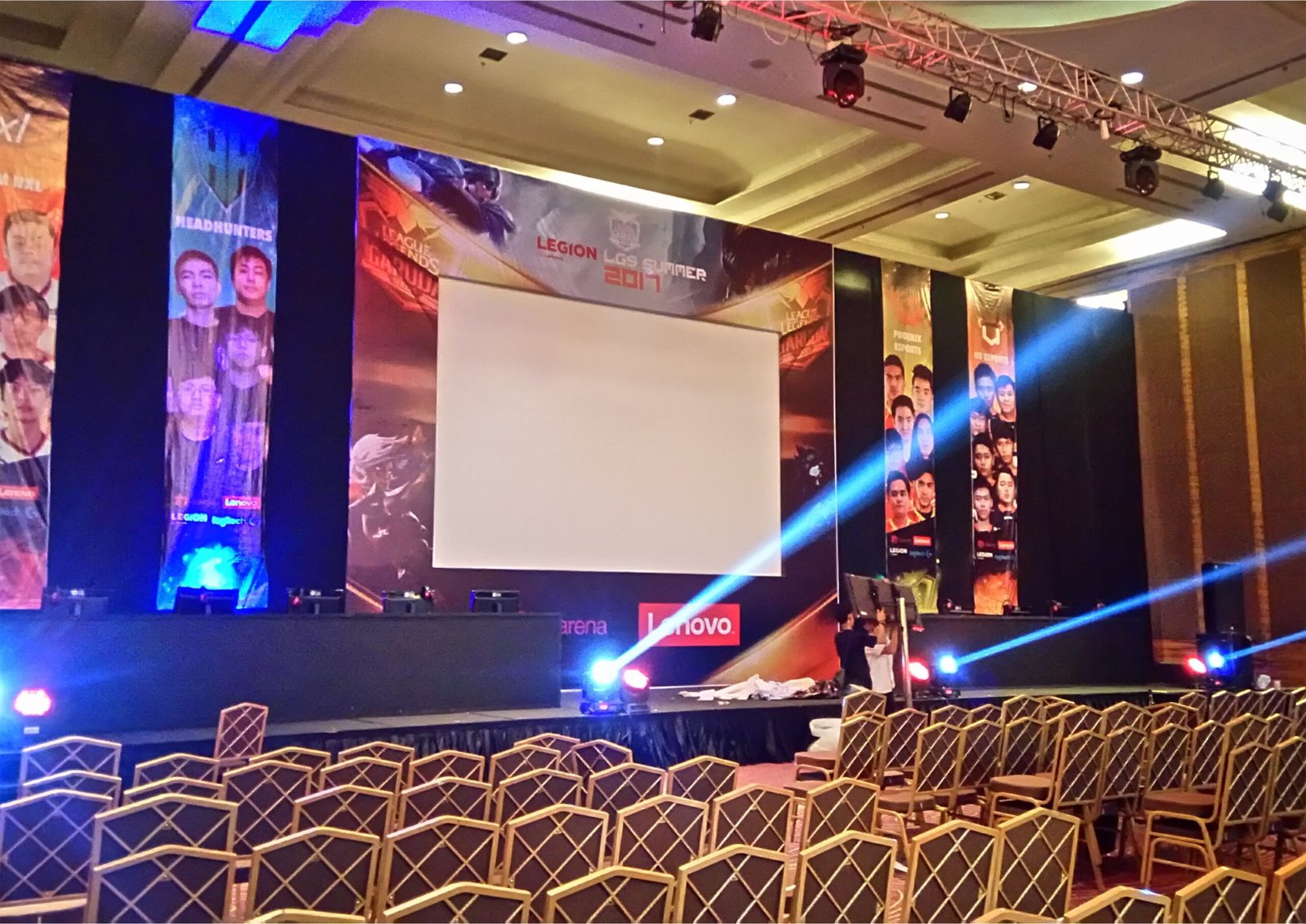 Persewaan Layar LED Screen Display untuk berbagai kebutuhan, seperti panggung konser, seminar, acara perusahaan, hingga pernikahan.